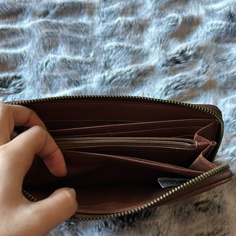 Fossil Leather Wallet - Picture 6 of 6